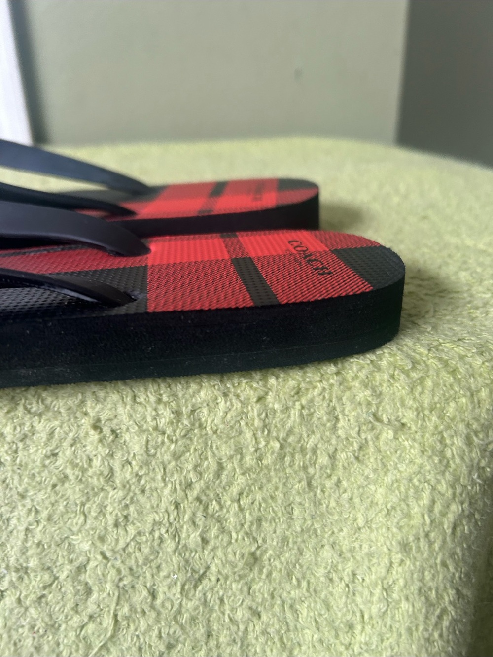 NWOT Coach Alyssa Women’s Black Red Pattern Flip Flops Slide Sandal Sz 11 - Picture 8 of 11